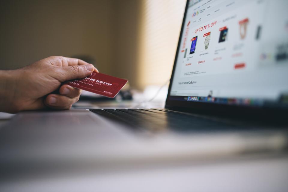 Customer shopping online